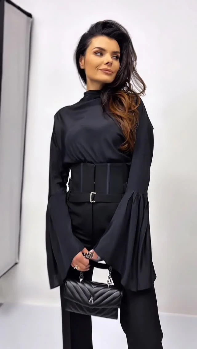 💥Mid Season Sale aż do -50% ! Piękne produkty z jeszcze większym rabatem! 🤩
Zapraszamy ! ❤️

Bluzki: @pinkoofficial 
Spodnie: @pinkoofficial 

#midseasonsale #moda #markipremium